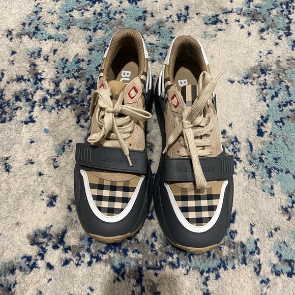 Burberry men sneakers - Picture 1 of 4